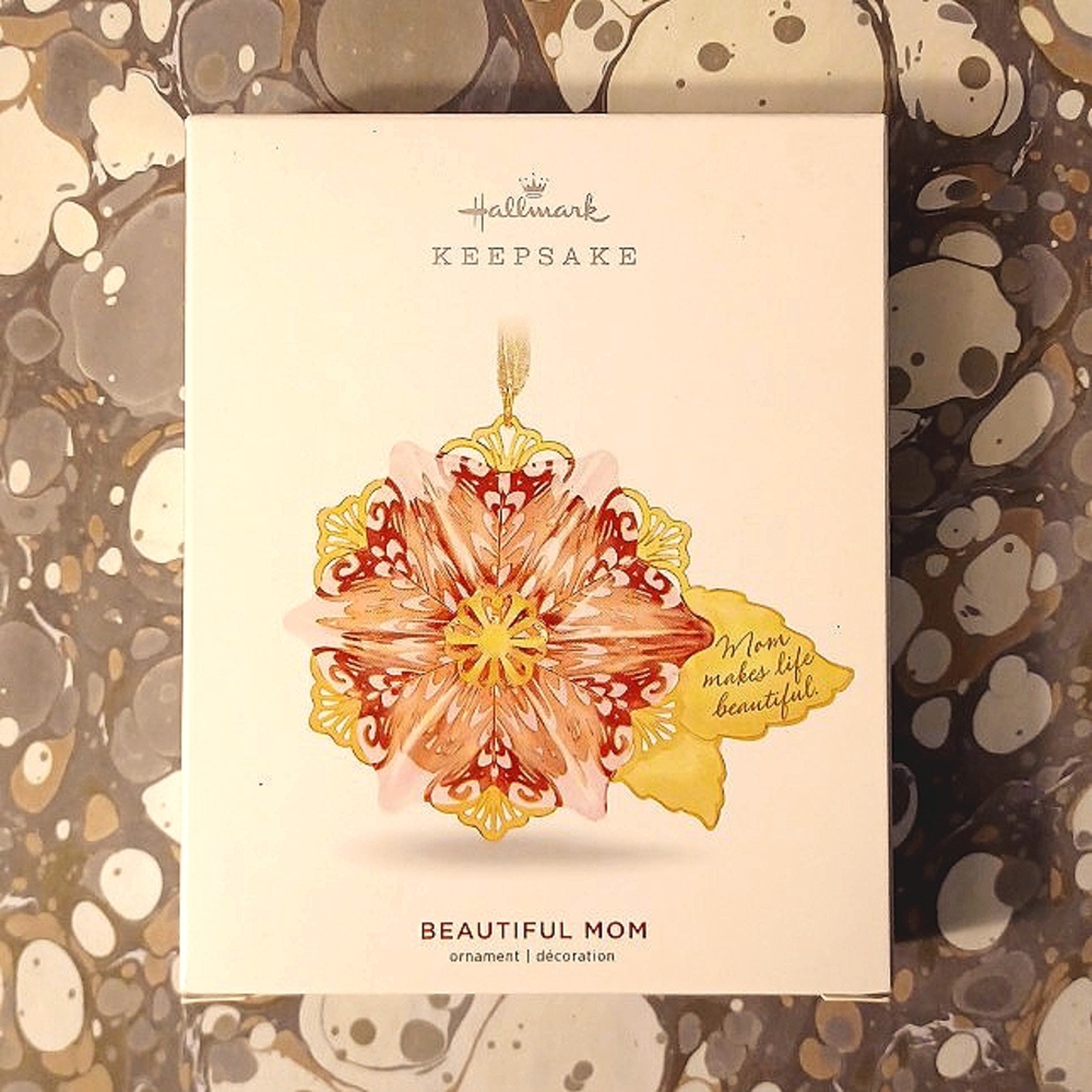NIB 2019 Hallmark Beautiful Mom ornament